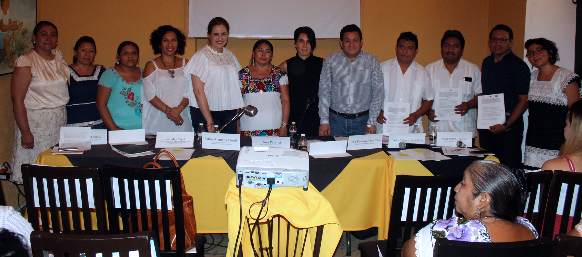 Lee más sobre el artículo Organizaciones mayas y cuatro presidentes municipales de Yucatán firman acuerdos de colaboración para mejorar el acceso a la justicia de las mujeres